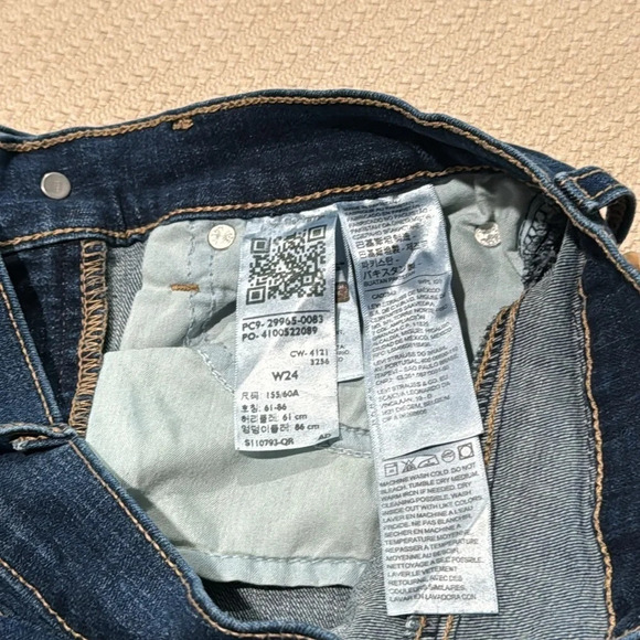 Levi’s Jean Shorts - Picture 6 of 11